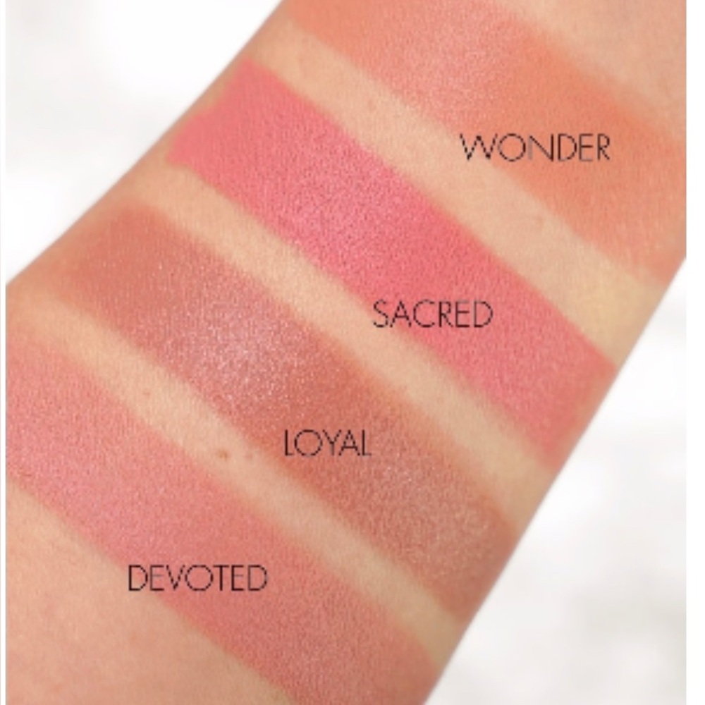 HOURGLASS Vanish Blush Stick – DEVOTED - Picture 3 of 6